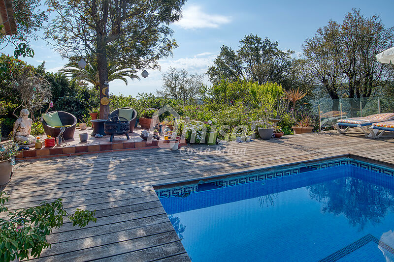 Gemütliches und geräumiges Haus mit Pool und Garten in Calonge, ideal für 2 Familien