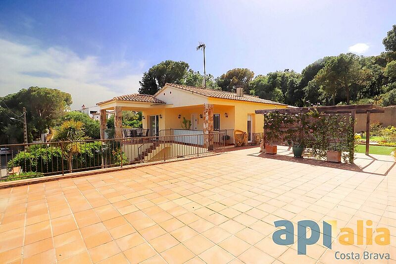 House ready to move into in the lower area in Roca de Malvet, Girona