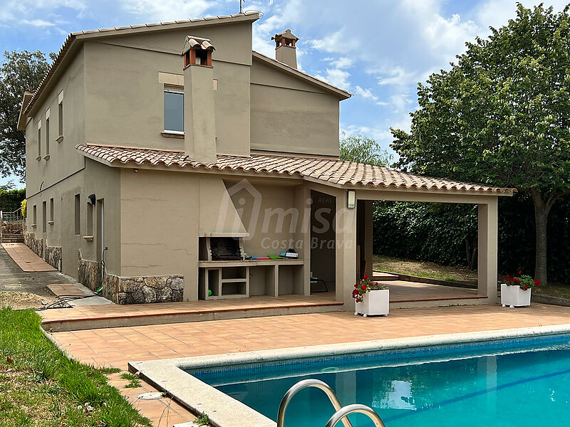 Completely renovated modern villa in urbanization Mas Palli de Calonge