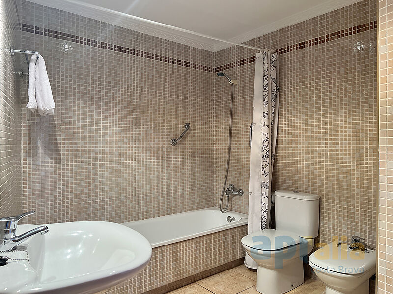 Bright and spacious apartment in perfect condition, in the heart of Santa Cristina d'Aro