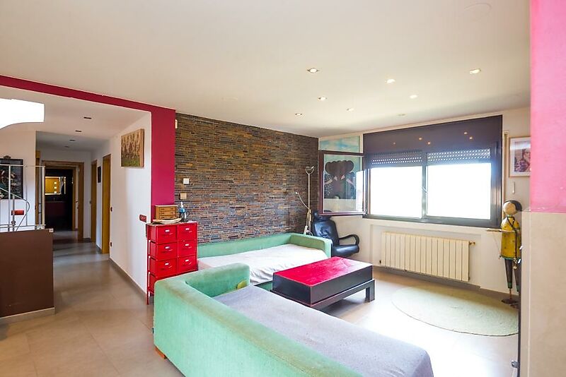Beautiful house with sea and mountain views in Vall Llobrega