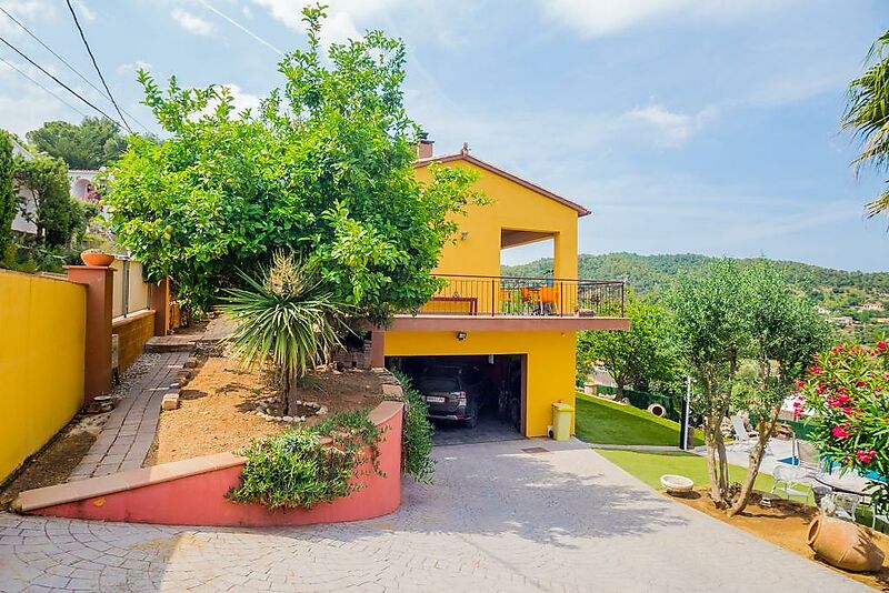 Красивый дом с видом на море и горы в Vall Llobrega