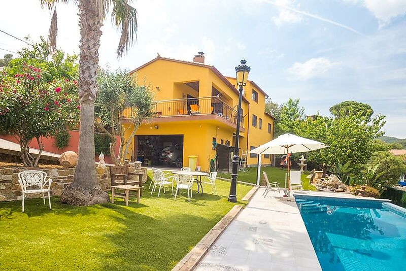 Красивый дом с видом на море и горы в Vall Llobrega