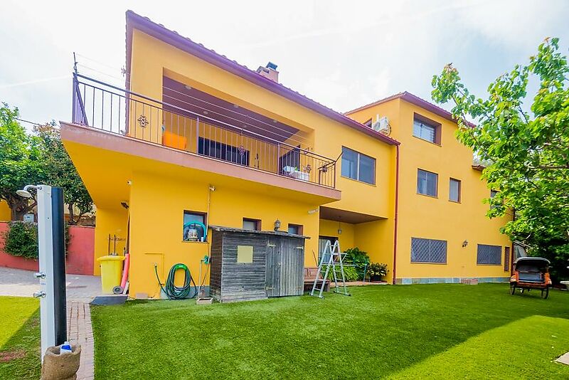 Красивый дом с видом на море и горы в Vall Llobrega