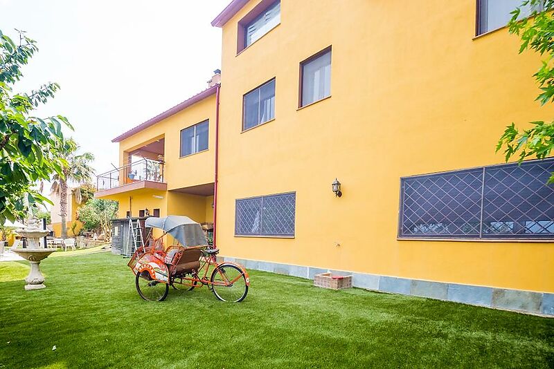 Красивый дом с видом на море и горы в Vall Llobrega