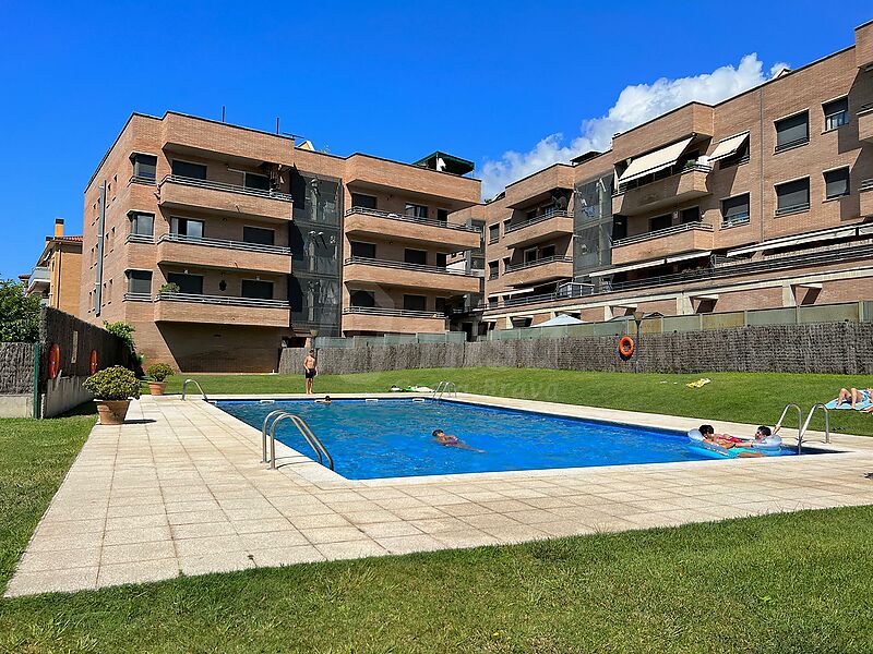 3 bedroom apartment with pool