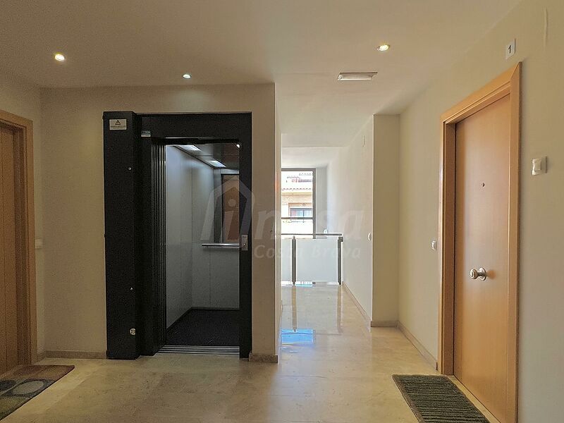 Penthouse with pool, parking, storage room and 120m2 terrace