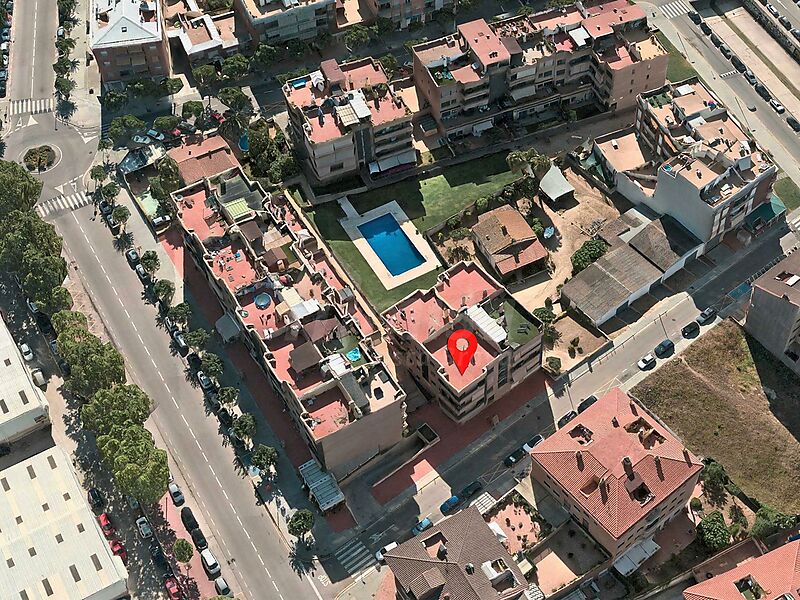 Penthouse avec piscine, parking, débarras et terrasse de 120m2