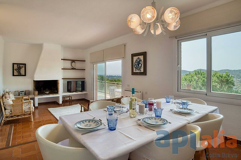 Very bright house with wide spaces and beautiful views