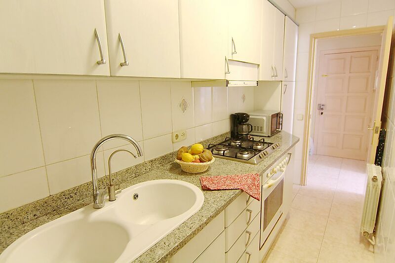 Lovely two-bedroom apartment in a quiet area close to the beach and all services