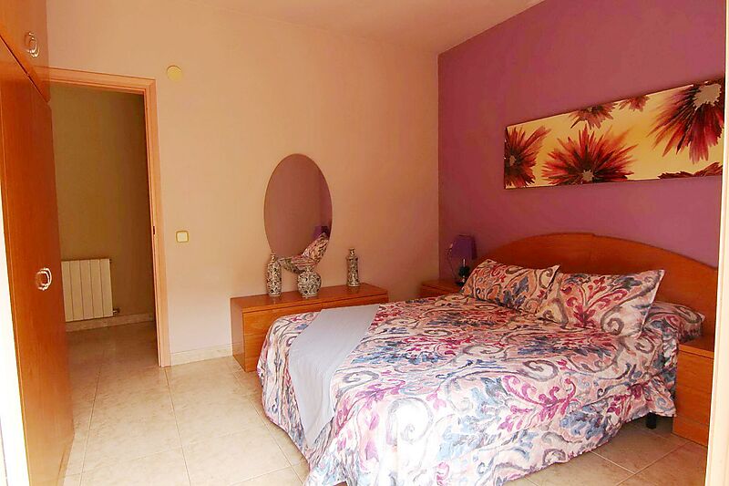 Lovely two-bedroom apartment in a quiet area close to the beach and all services