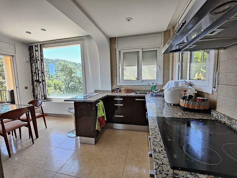 Villa mit herrlichem Bergblick, viel Privatsphäre, 3 Schlafzimmern und Pool in der Urbanisation Casa Nova