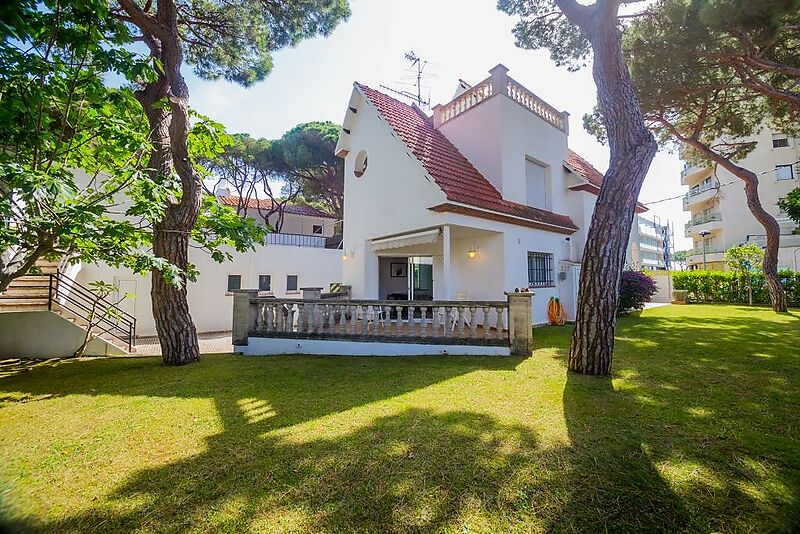 Colonial-style house in the centre of Platja d'Aro