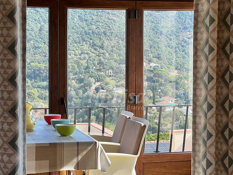 Ein prächtiges Haus mit Aussicht und einem sehr privaten Pool in einer ruhigen Umgebung