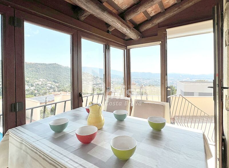 Ein prächtiges Haus mit Aussicht und einem sehr privaten Pool in einer ruhigen Umgebung