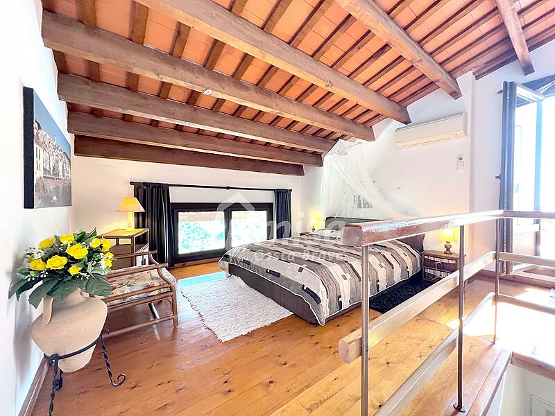 Ein prächtiges Haus mit Aussicht und einem sehr privaten Pool in einer ruhigen Umgebung