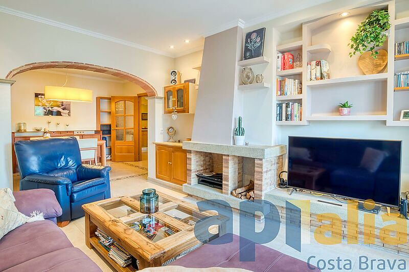 Apartment in der Avinguda Cataluña, im Herzen des Einkaufszentrums und 150 m vom Strand entfernt