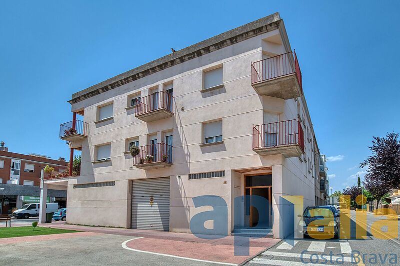 Apartment in der Avinguda Cataluña, im Herzen des Einkaufszentrums und 150 m vom Strand entfernt