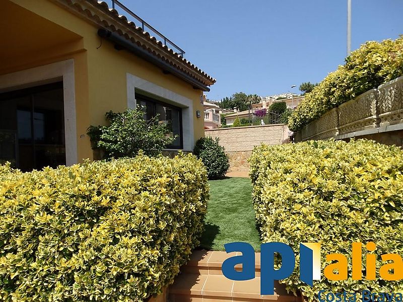 CHALET CON PISCINA Y VISTAS A MAR A 400m DE LA PLAYA