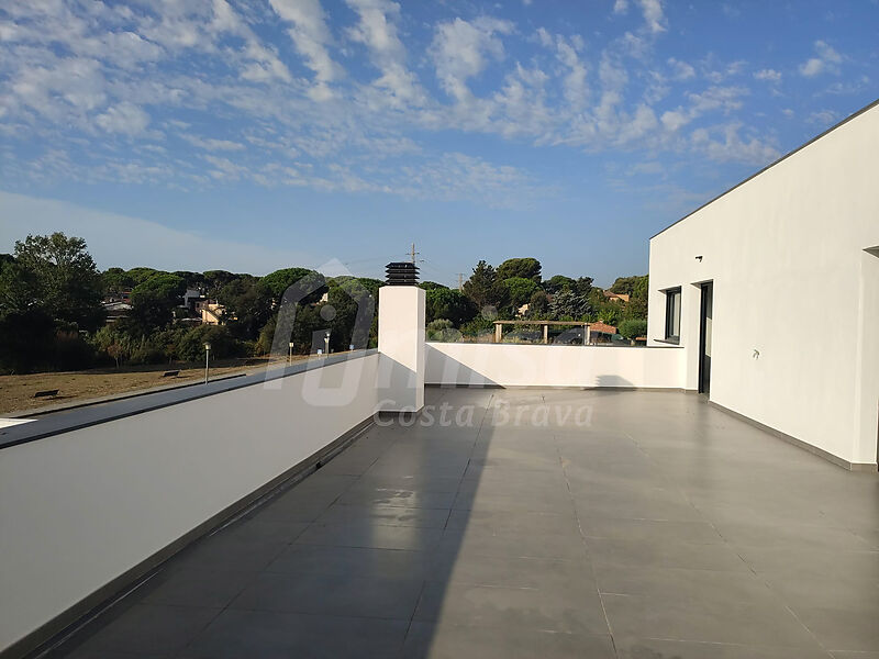 Great home with swimming pool and garden close to Palamós