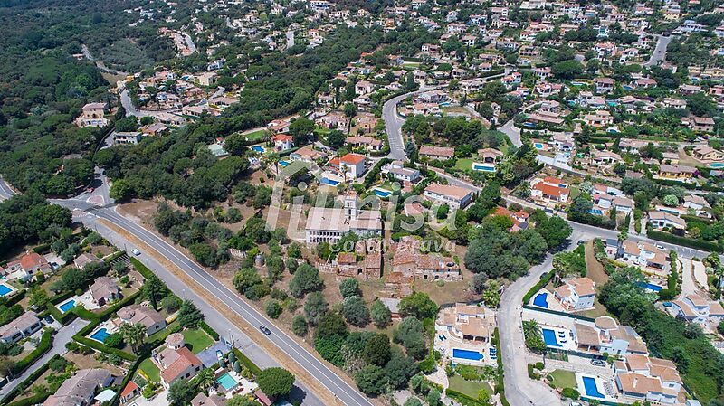 Precioso castillo del siglo XIX a 3 km de la playa y con 11.000 m2 en Calonge