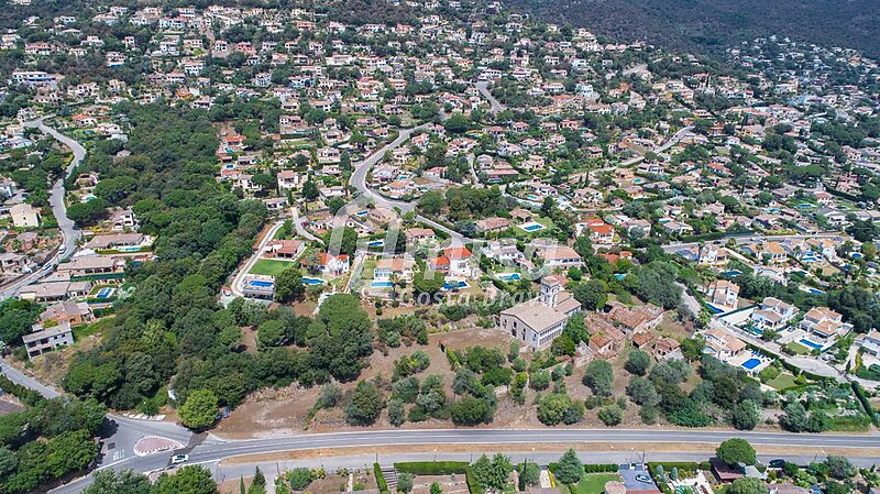 Precioso castillo del siglo XIX a 3 km de la playa y con 11.000 m2 en Calonge