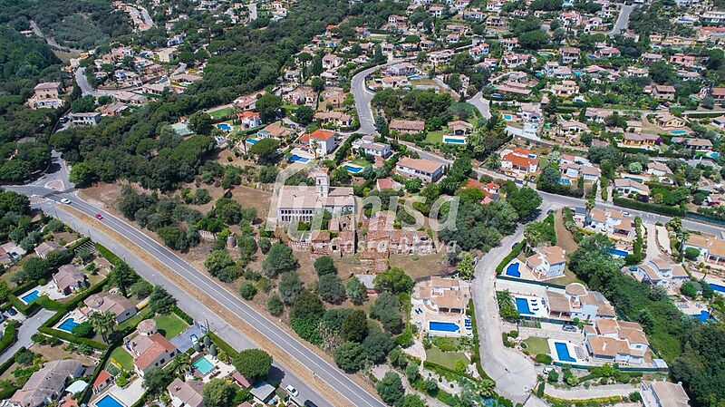 Beau château du 19ème siècle à 3 km de la plage et avec 11 000 m2 à Calonge