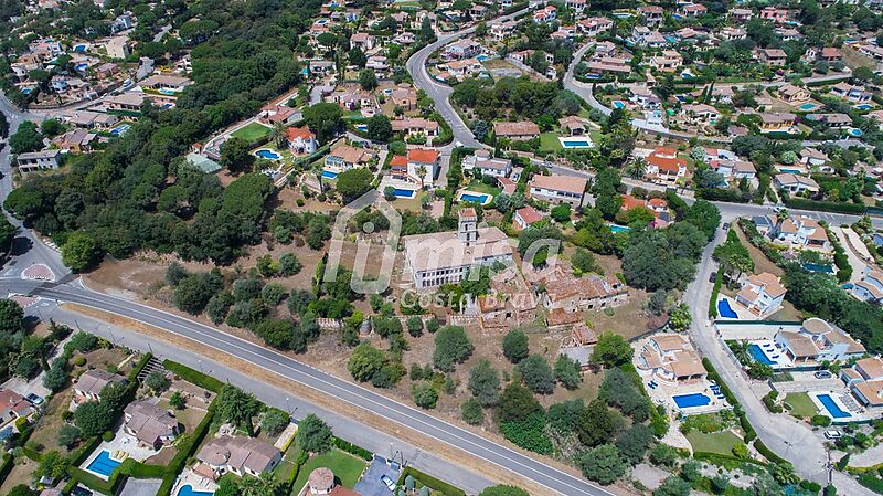 Precioso castillo del siglo XIX a 3 km de la playa y con 11.000 m2 en Calonge