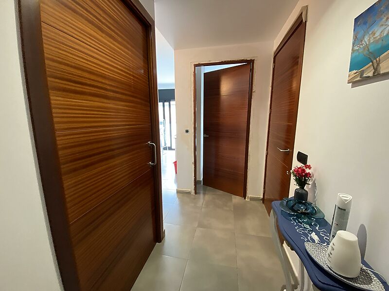 Appartement au rez-de-chaussée de 116m2 construit avec une grande terrasse dans le port de Playa de Aro