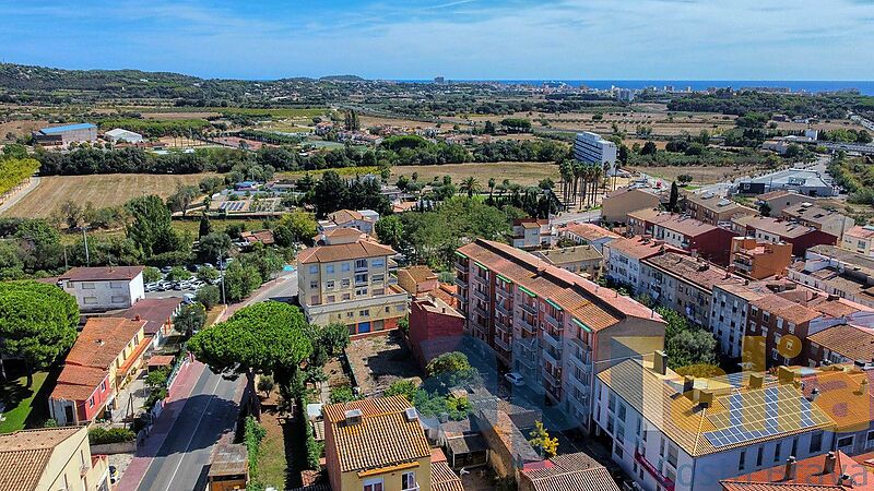 Casa grande con amplios espacios para reformar