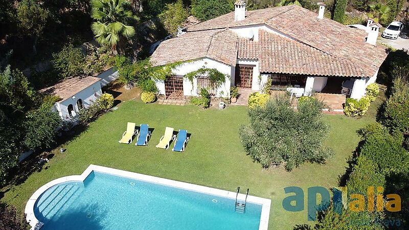 Belle maison de plain-pied située dans la prestigieuse urbanisation Golf Costa Brava, à Santa Cristina d`Aro