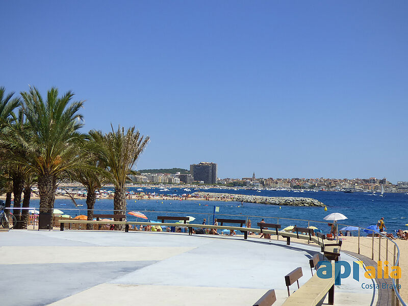 Apartament situat a només 250m de la platja