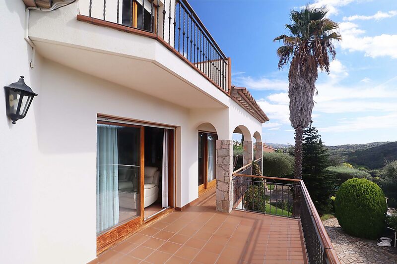 Two-storey house with pool and garden in a privileged location on the Costa Brava