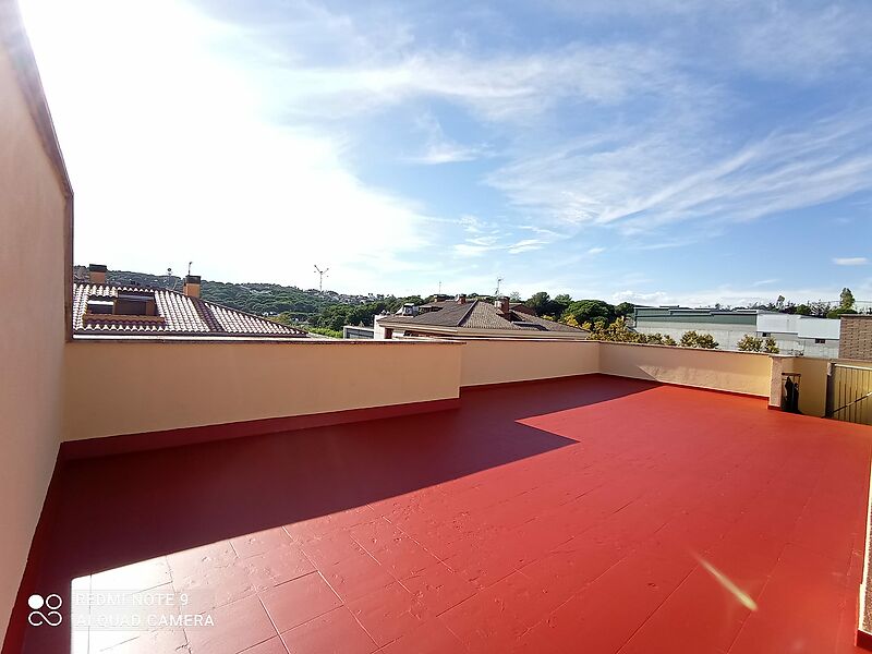 Penthouse with pool, parking, storage room and 120m2 terrace