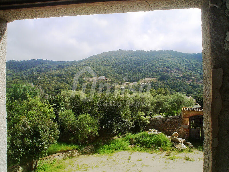 Beautiful 19th century castle 3 km from the beach and with 11,000 m2 in Calonge