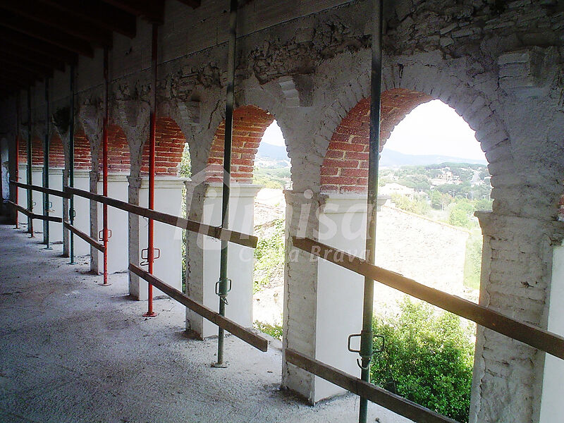 Precioso castillo del siglo XIX a 3 km de la playa y con 11.000 m2 en Calonge