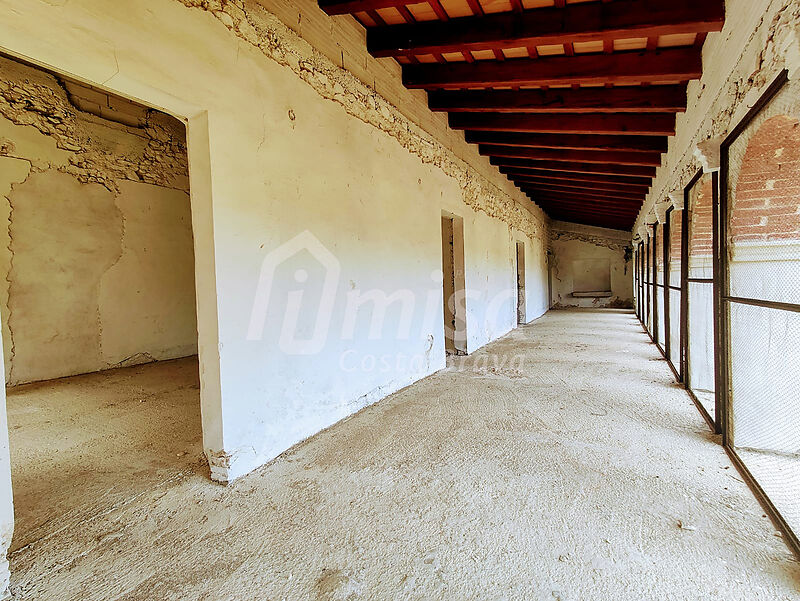 Beau château du 19ème siècle à 3 km de la plage et avec 11 000 m2 à Calonge