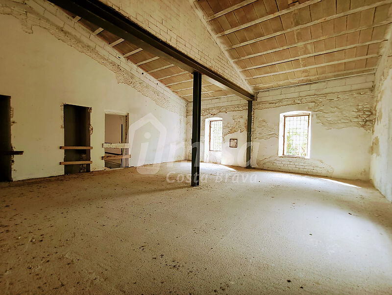 Beau château du 19ème siècle à 3 km de la plage et avec 11 000 m2 à Calonge