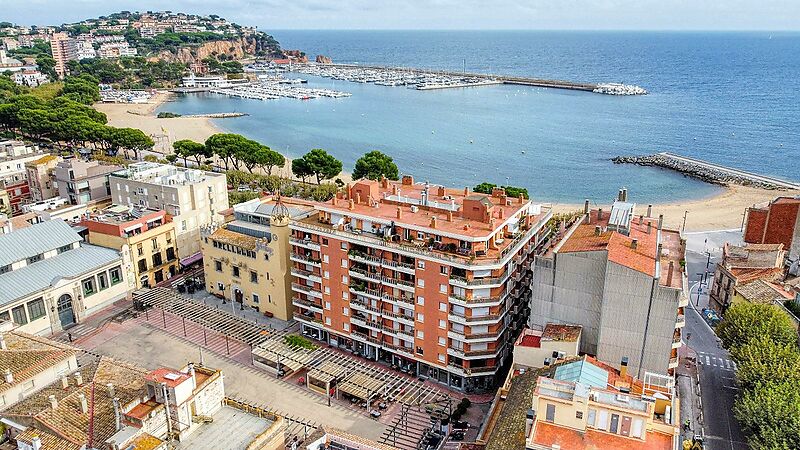 APARTMENT WITH TERRACE IN MARKET SQUARE - SANT FELIU DE GUIXOLS