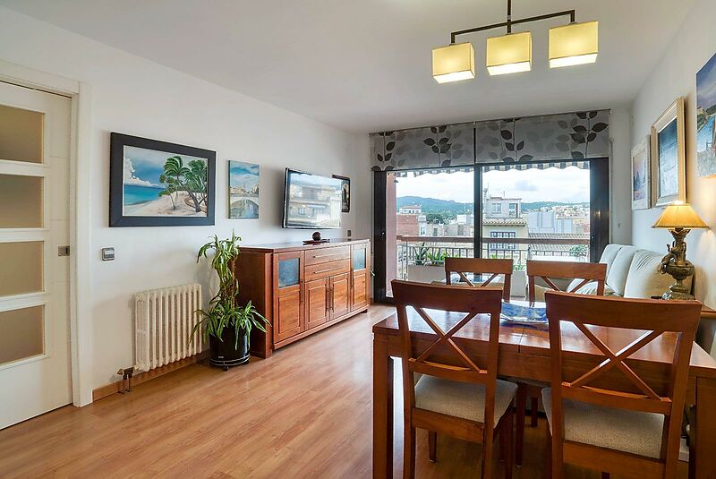APARTMENT WITH TERRACE IN MARKET SQUARE - SANT FELIU DE GUIXOLS