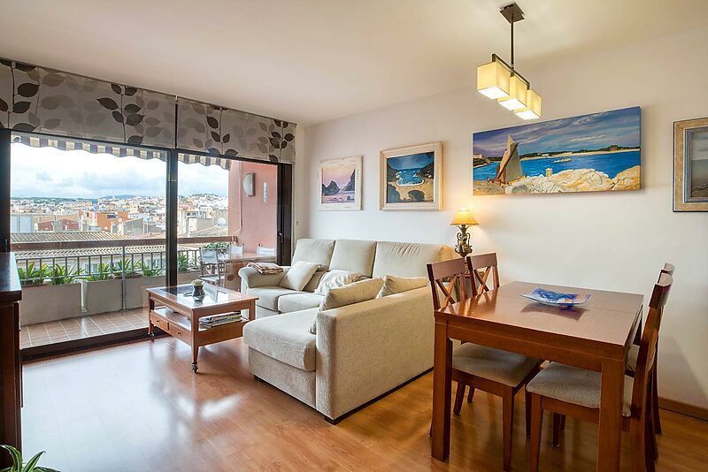 APARTMENT WITH TERRACE IN MARKET SQUARE - SANT FELIU DE GUIXOLS