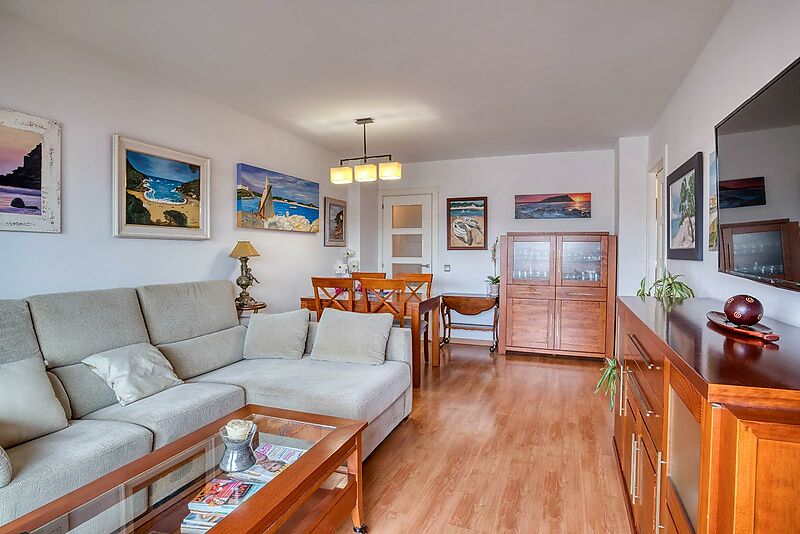 APARTMENT WITH TERRACE IN MARKET SQUARE - SANT FELIU DE GUIXOLS