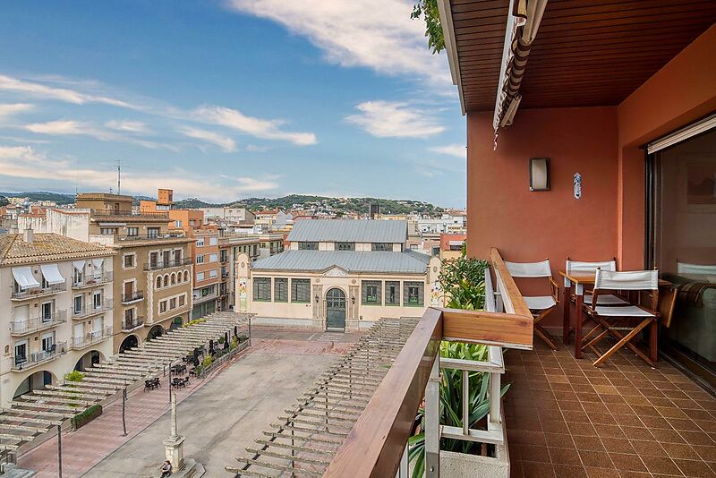 APARTMENT WITH TERRACE IN MARKET SQUARE - SANT FELIU DE GUIXOLS
