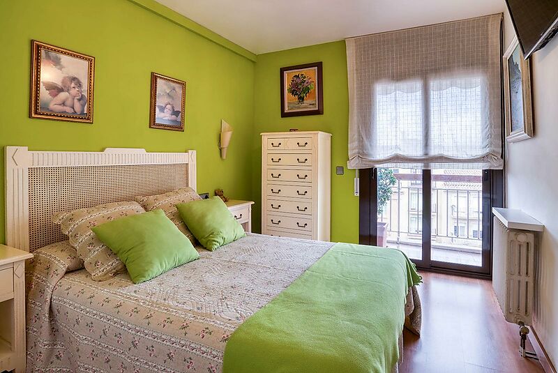 APARTMENT WITH TERRACE IN MARKET SQUARE - SANT FELIU DE GUIXOLS