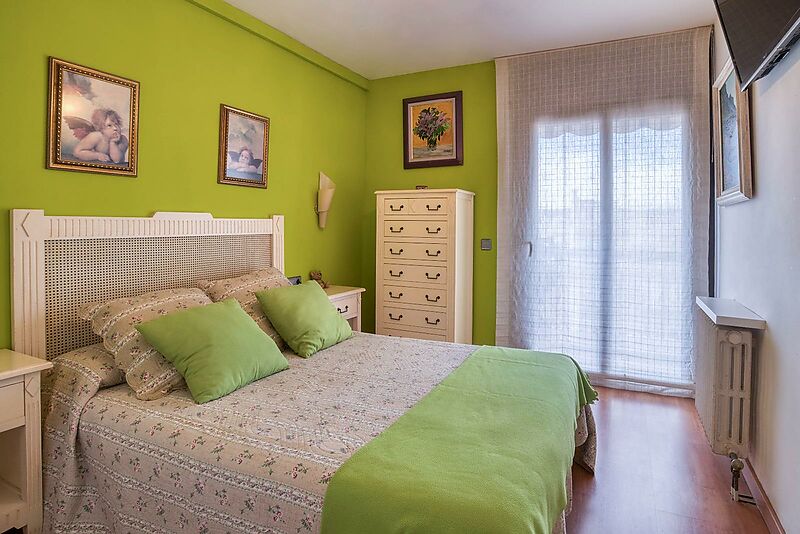 APARTMENT WITH TERRACE IN MARKET SQUARE - SANT FELIU DE GUIXOLS