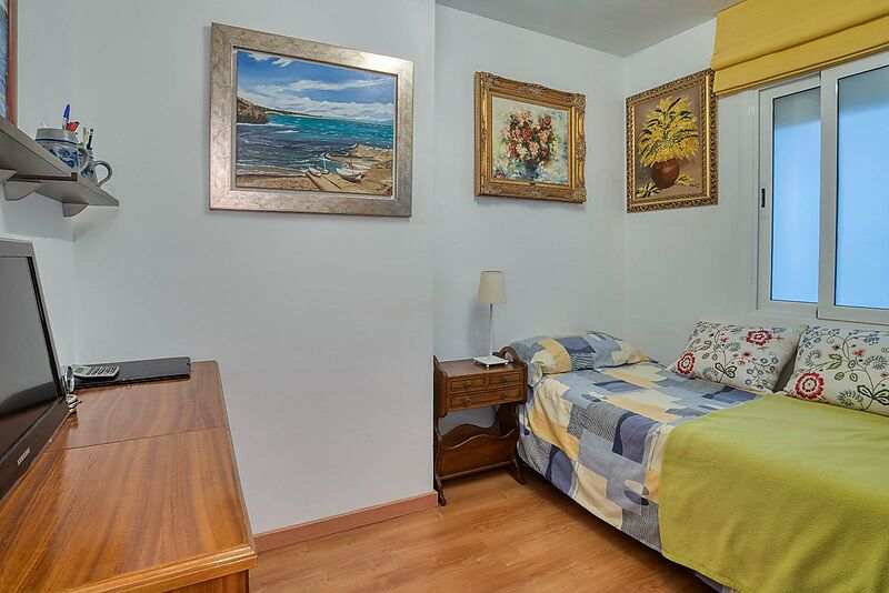 APARTMENT WITH TERRACE IN MARKET SQUARE - SANT FELIU DE GUIXOLS
