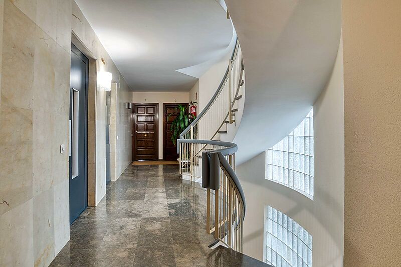 APARTMENT WITH TERRACE IN MARKET SQUARE - SANT FELIU DE GUIXOLS