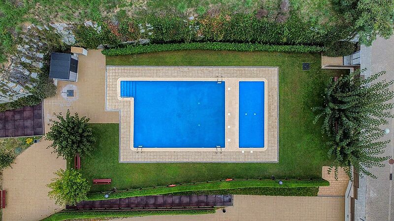 APARTMENT WITH COMMUNITY AREA OF GARDEN AND SWIMMING POOL