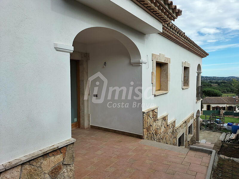 Newly built villa with 6 bedrooms and beautiful views