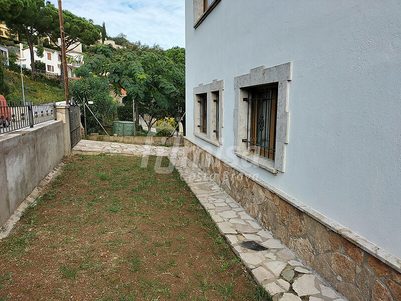 Espectacular casa de nova construcció a la part baixa del Vescomptat de Cabanes.